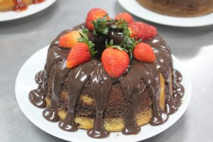 bolo produzido pelas alunas da ega