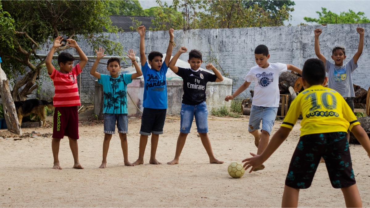 Projeto 'Espaços Abertos' toma esporte como meio de interação entre  crianças e jovens