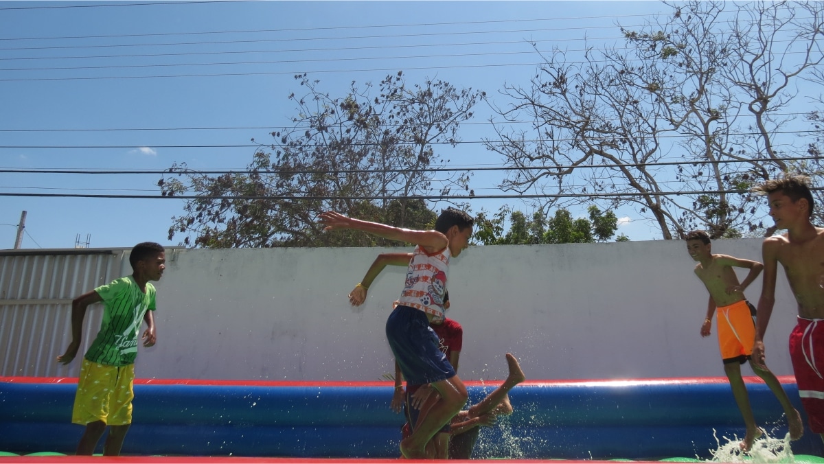 Crianças e adolescentes aprendem disciplina com jogo de damas - Prefeitura  de São José dos Campos