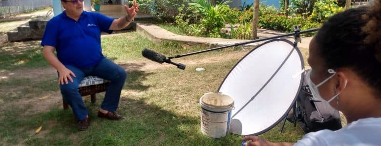 Padre Rino dá entrevista