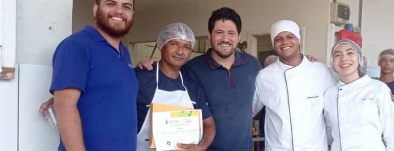 conclusão do curso de salgados comerciais do projeto alimentando sonhos