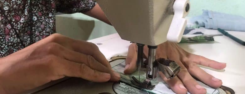 Corte, costura e modelagem no ateliê florescer