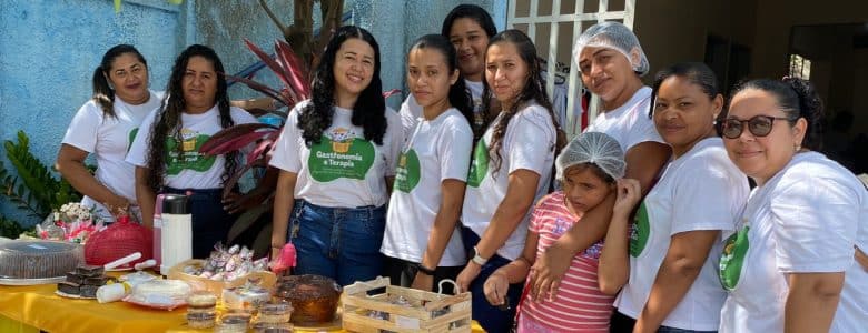 alunas do projeto gastronomia e terapia em ação social